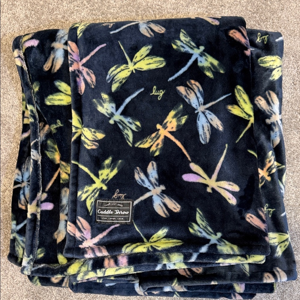 NWOT. Lug cuddle throw. Dragon fly multi.